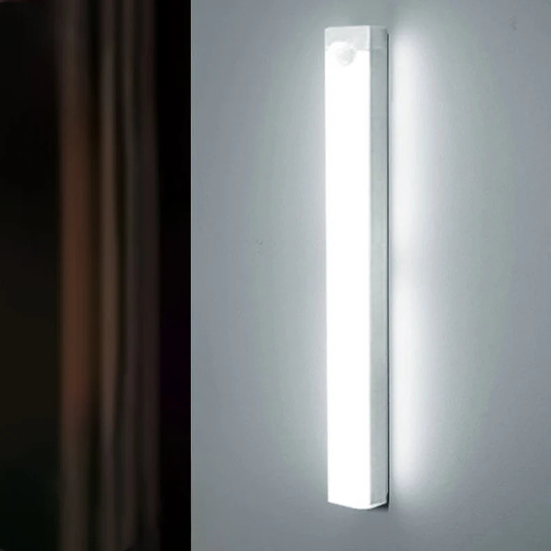 مصباح LED لاسلكي قابل لإعادة الشحن بمنفذ USB ومزود بمستشعر حركة للمنزل